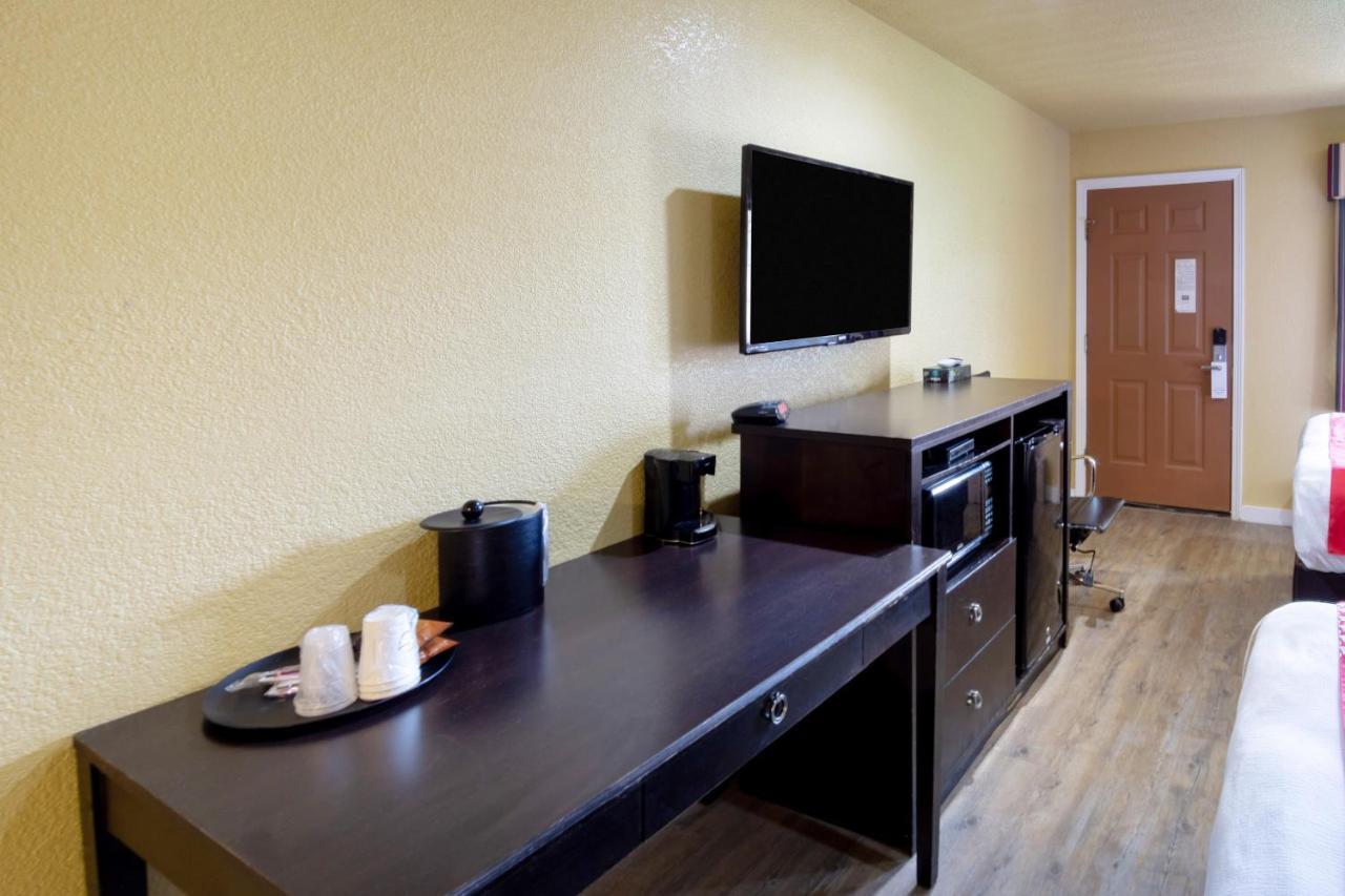 Woodridge Inn And Suites Miami Bagian luar foto